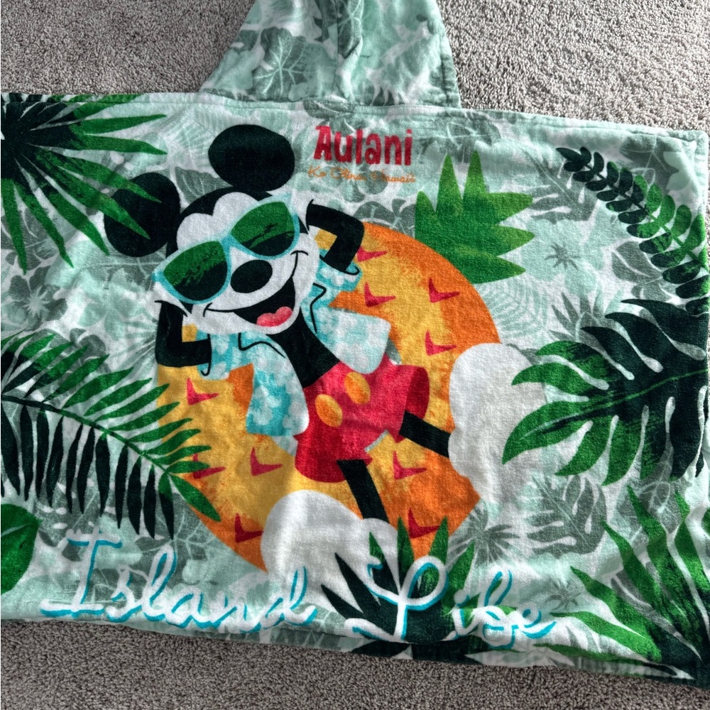 Disney Aulani hooded towel